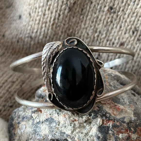 Vintage Navajo onyx sterling silver cuff - Picture 2 of 10